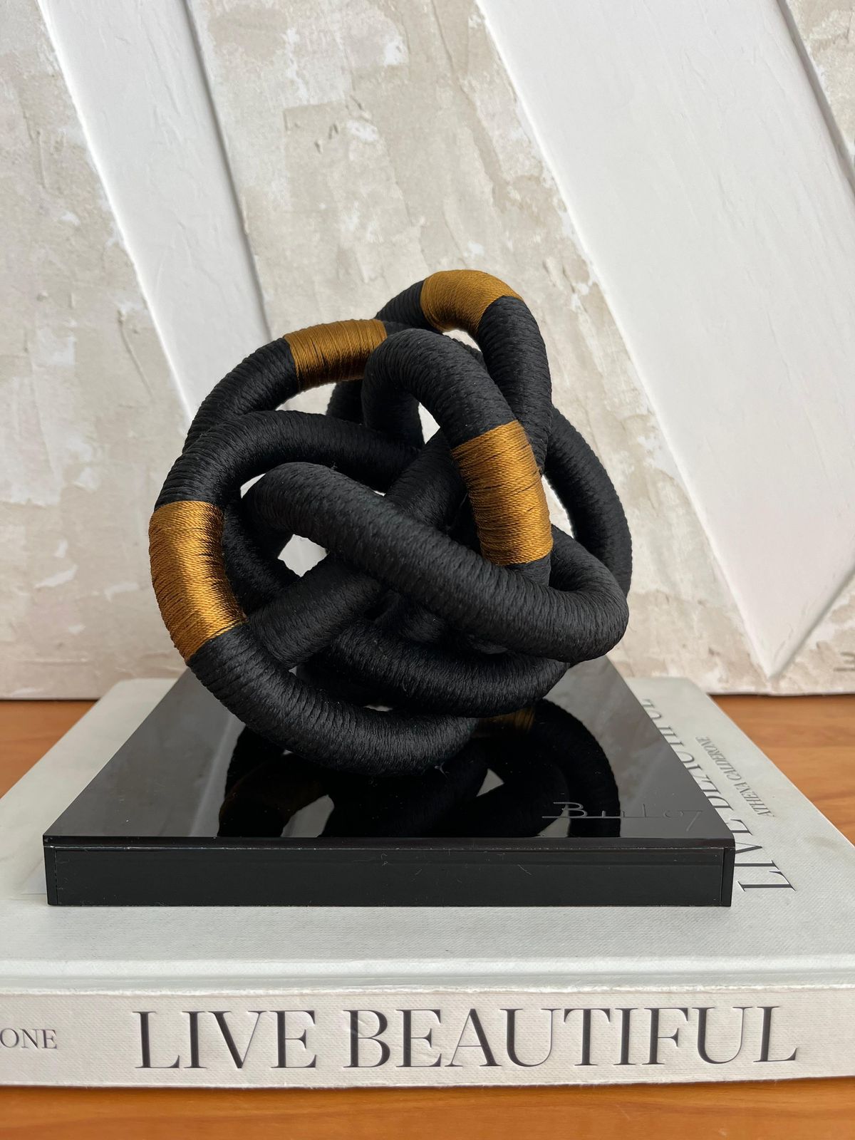 Nudo Bicolor Negro con base