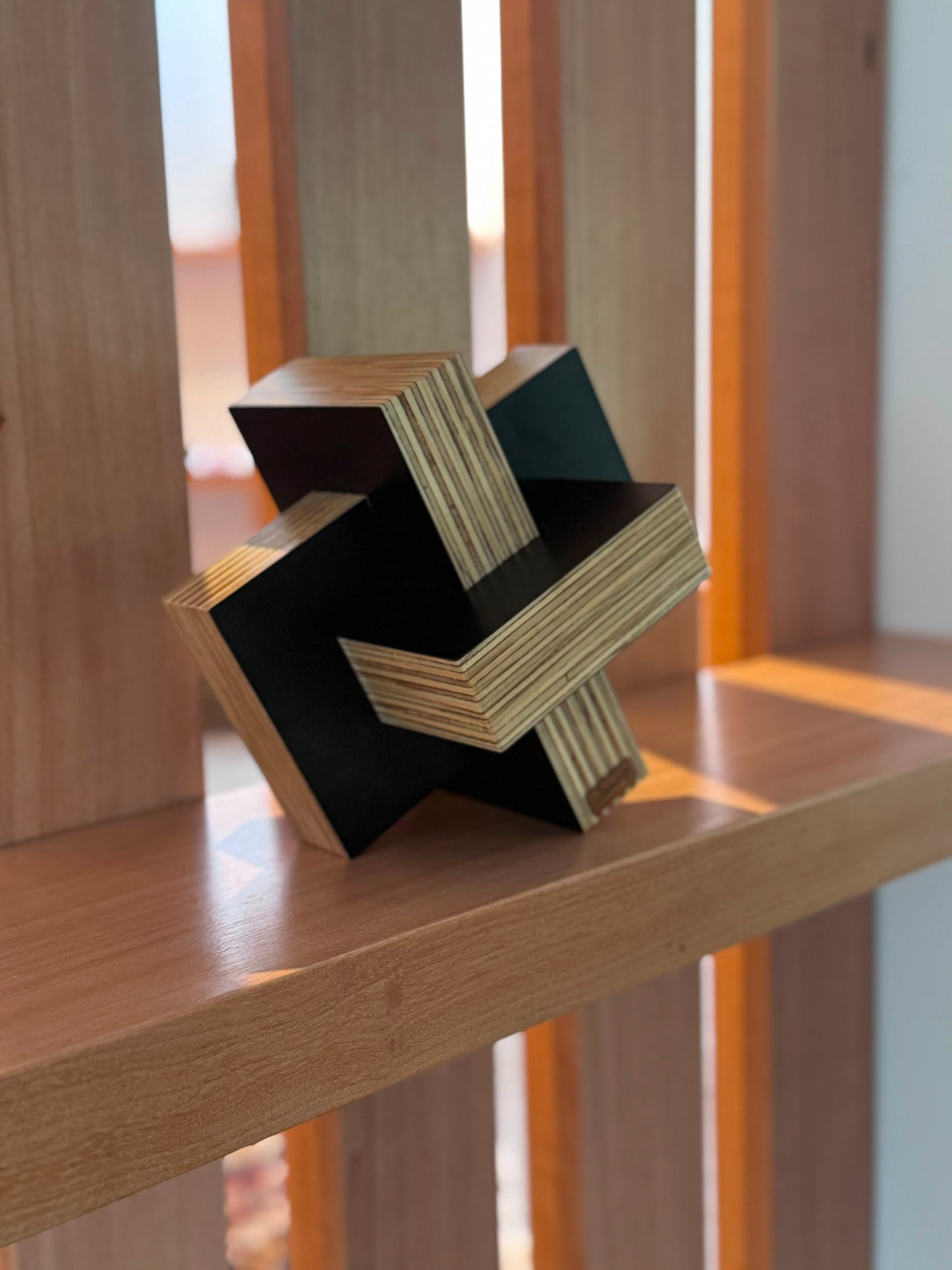 Escultura Geométrica Negra